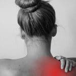Mujer con dolor de cuello
