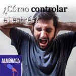 Persona estresada con las manos tras la nuca